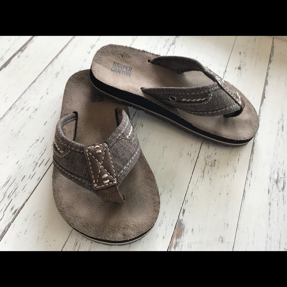 Boys flip flops